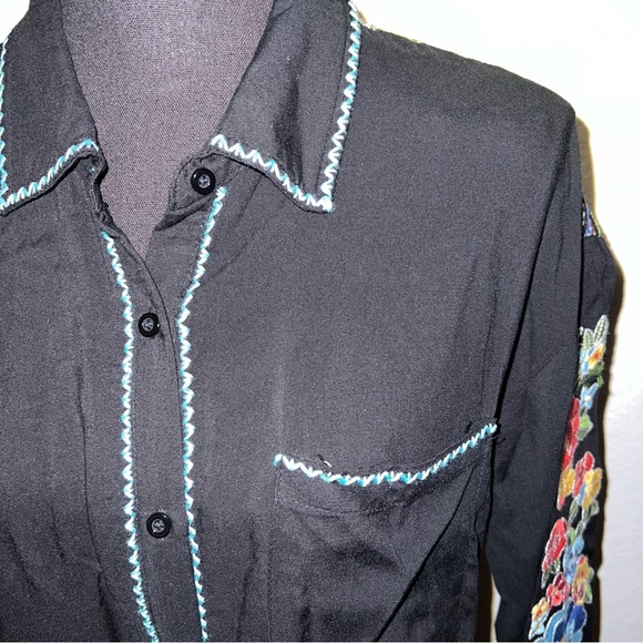 Andree by Unit embroidered floral blouse - Picture 2 of 6